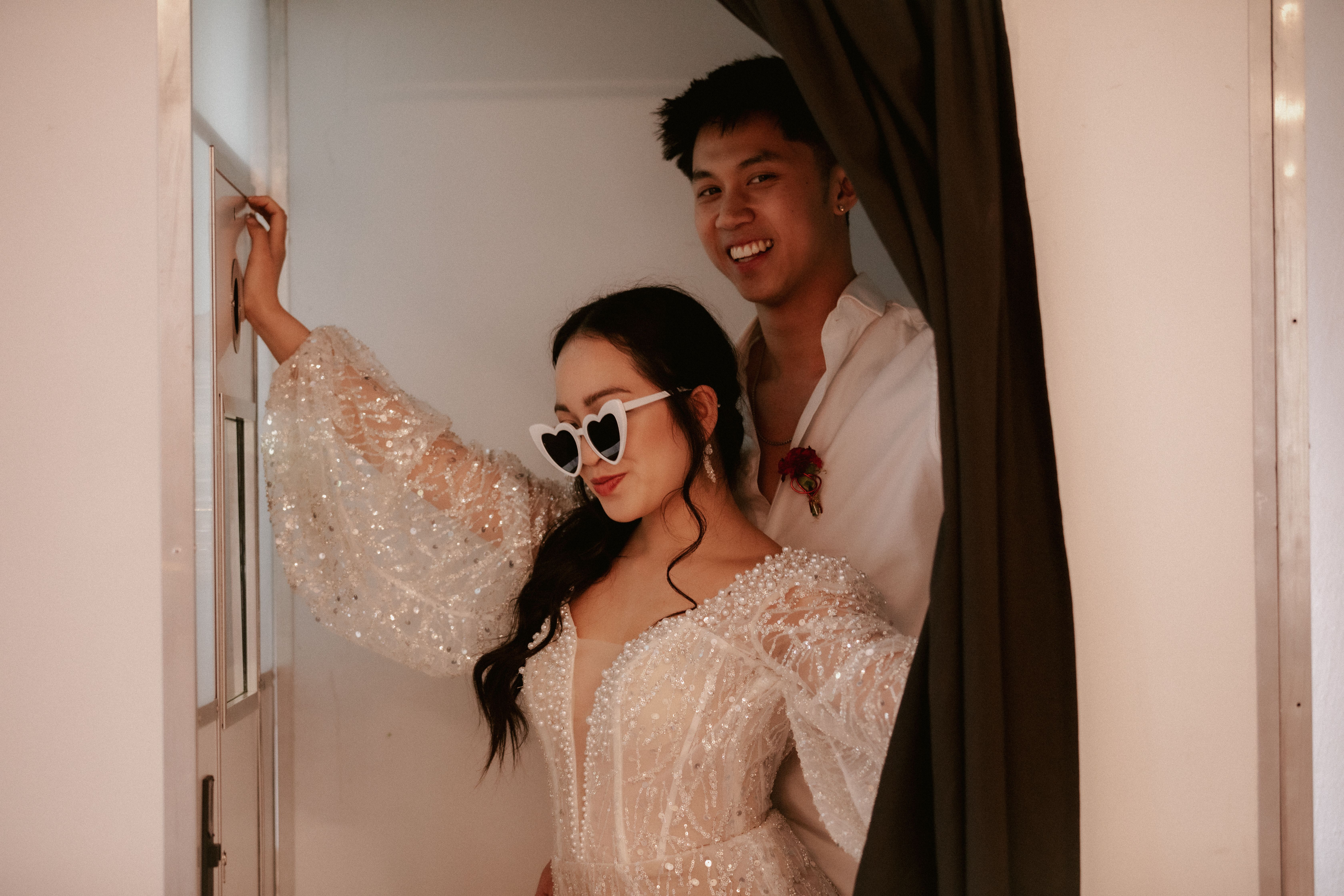 Lachendes Paar in der Flash-U Klassiker Fotokabine